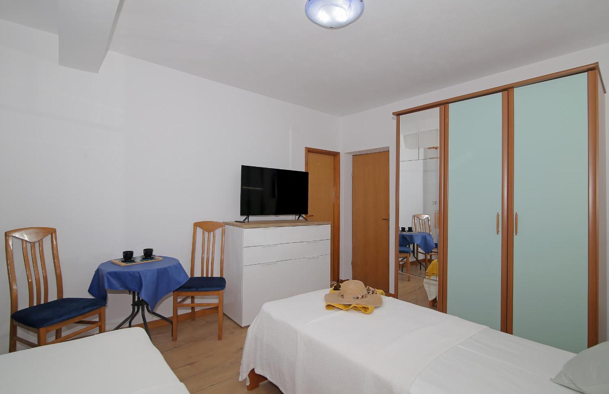 Apartmani Krmek 믈리니 외부 사진